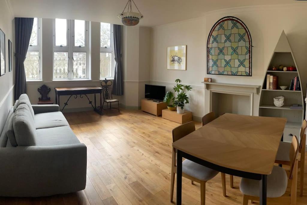Garden View Flat On Georgian Square In Fitzrovia Appartement Londres